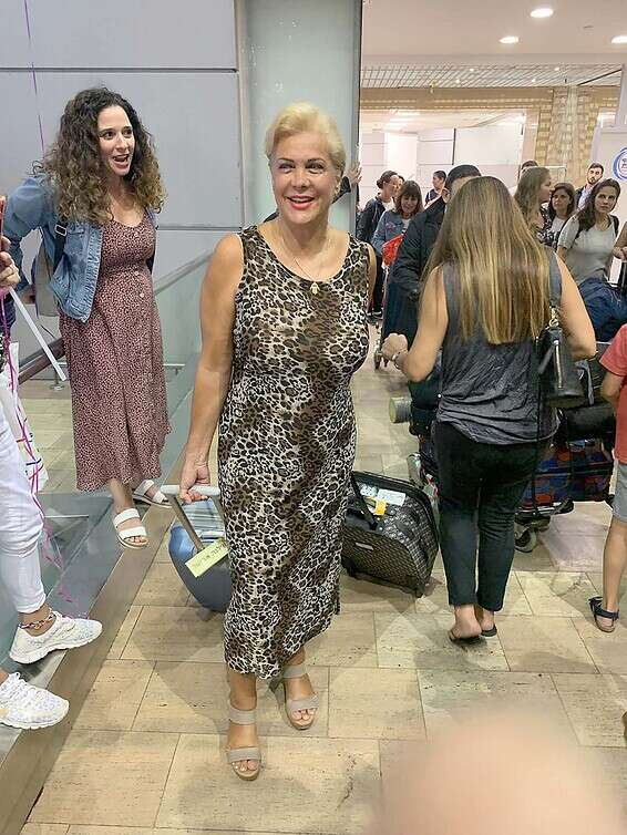 שבה לים. אילנה אביטל בדרך לאי של "הישרדות" // צילום: צ'ינו